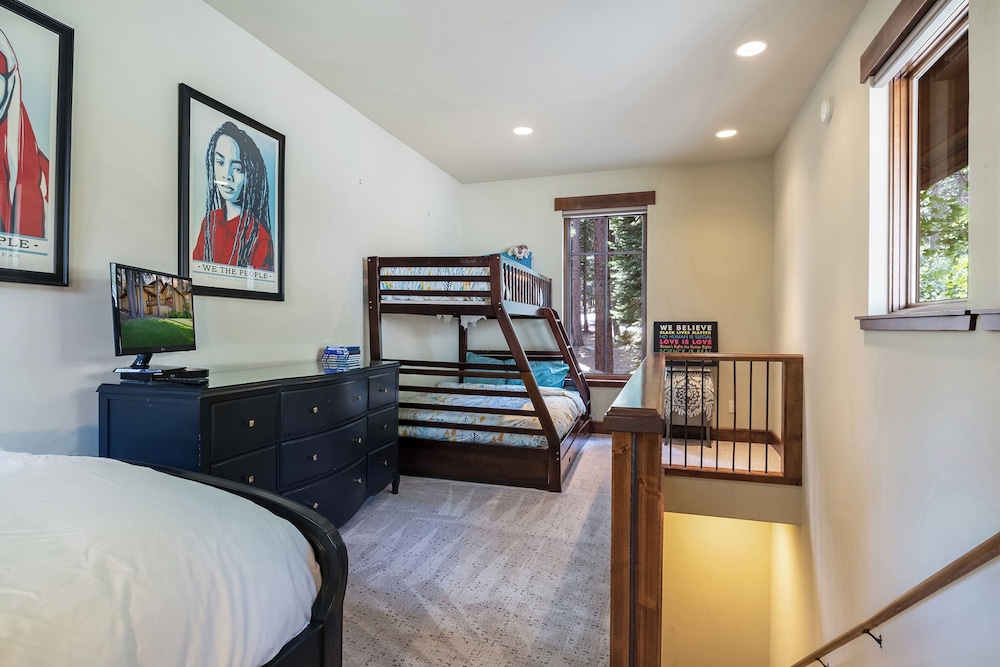 Star Haven Retreat 5 BDR Stunner!