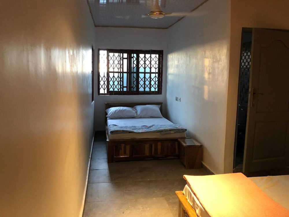 Charming 4-bed House in Kokrobite view 3