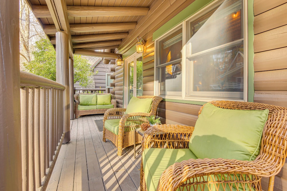 2 Mi to Lake Arrowhead Village: Pet-friendly Cabin