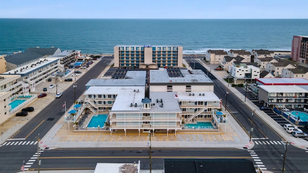 The Harbor Light Family Resort