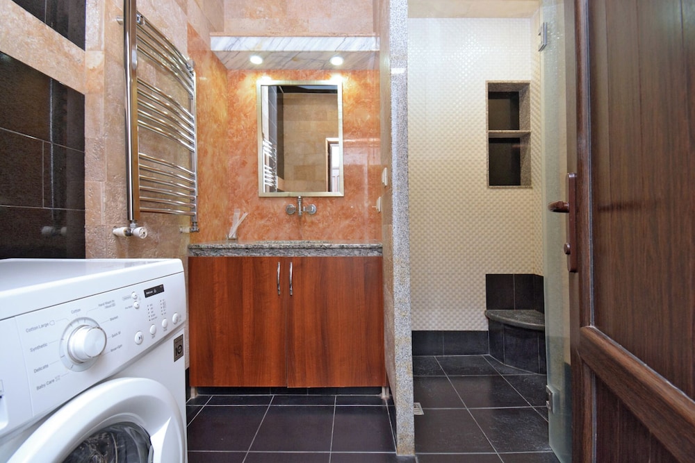 Apartment on Aram street