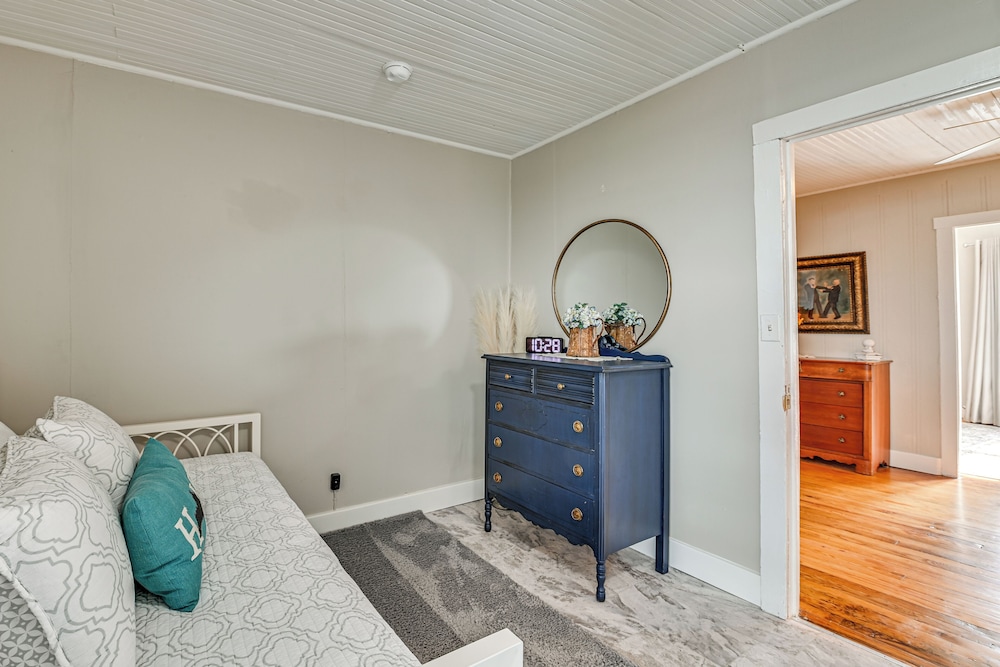 Rock Climb, Hike, Relax! Quiet Beattyville Retreat