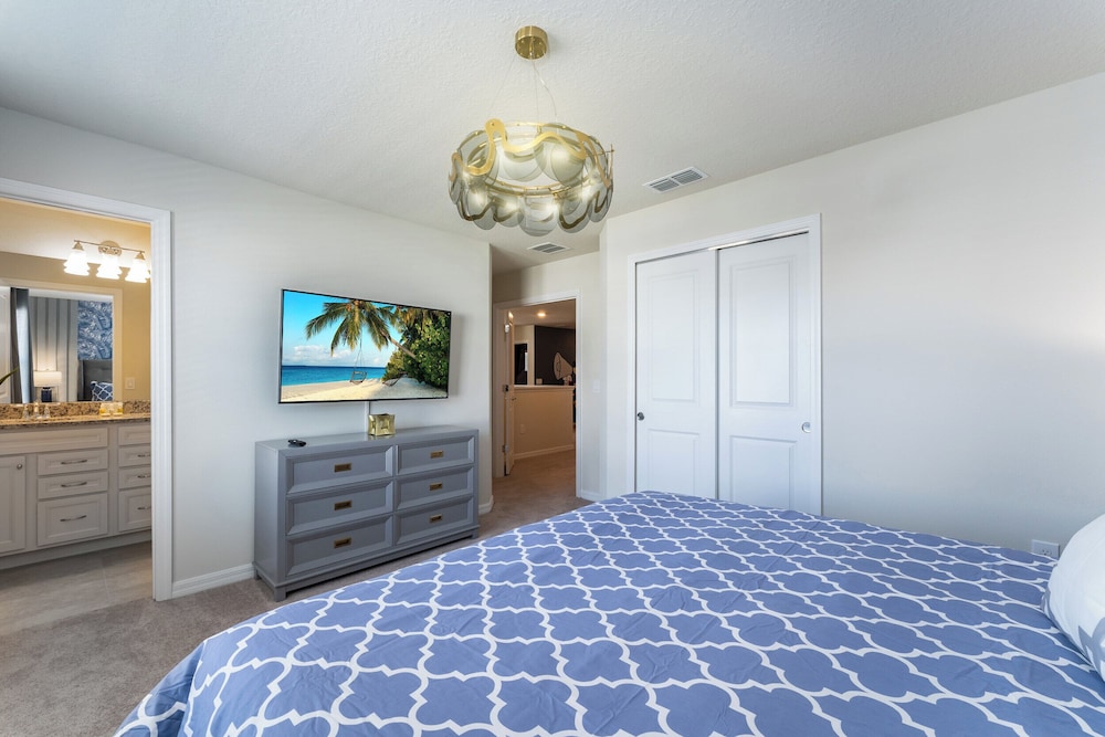 Amazing 8BR Villa by Disney Pool Theater