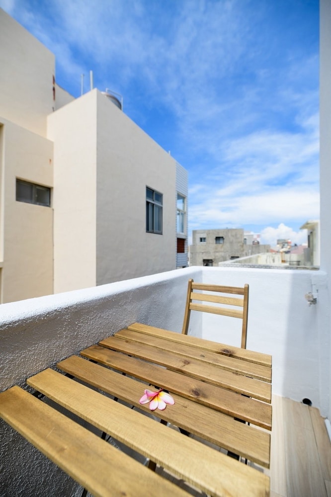 Summer Sea Hostel