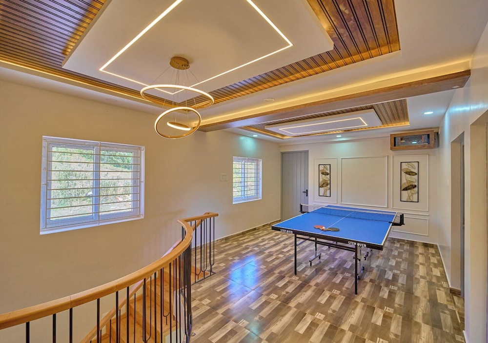 Vihani's Western Clouds by VOYE HOMES