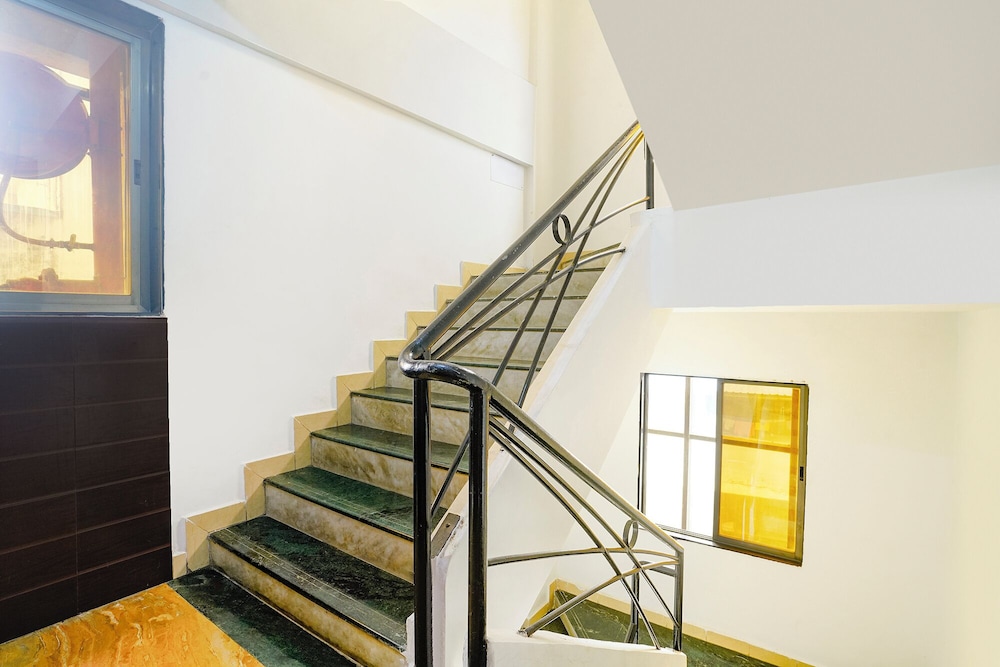 Fabhotel Wellax 24 Service Apartments