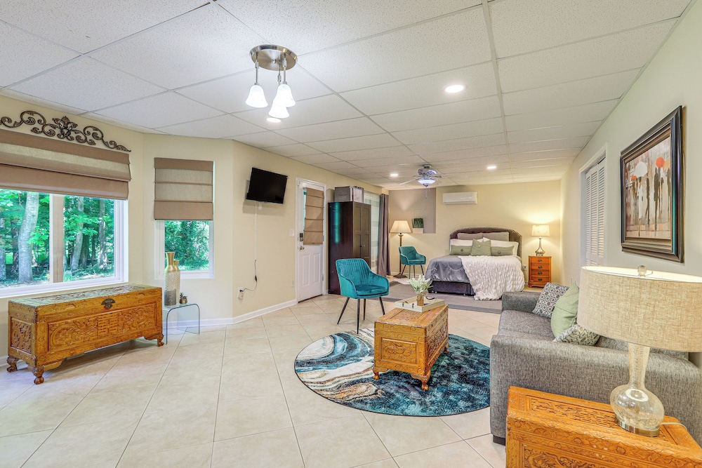 Cozy Jonesboro Studio w/ Patio ~ 22 Mi to Atlanta!