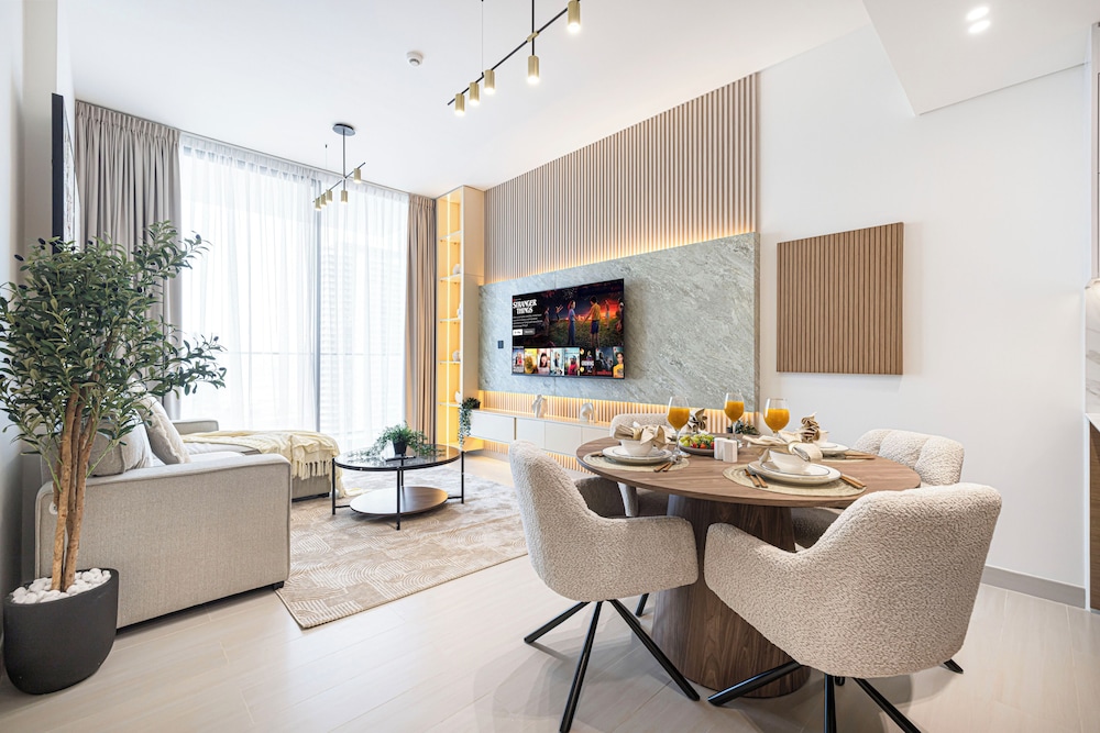 Binghatti Suites by Hostiva - City View