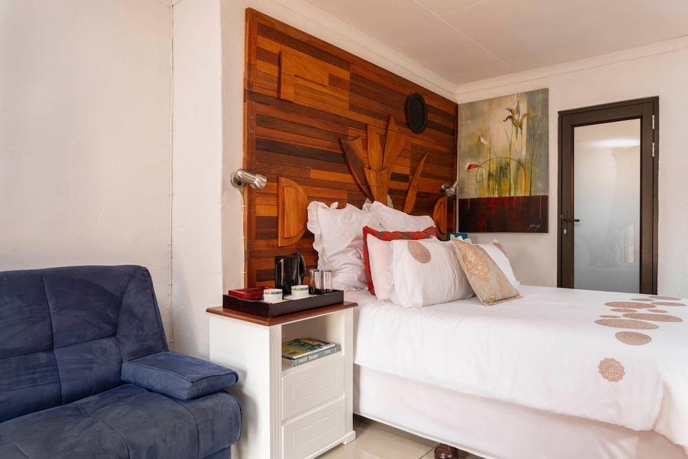 SelaMod Village guest House