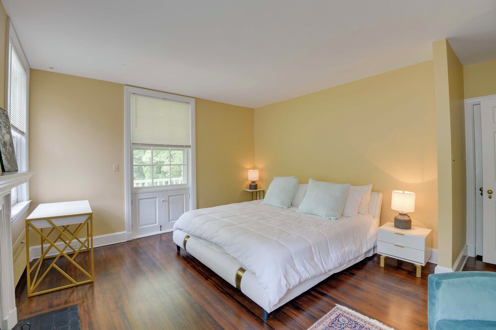 16 Mi to Baltimore: Spacious Home in Owings Mills!
