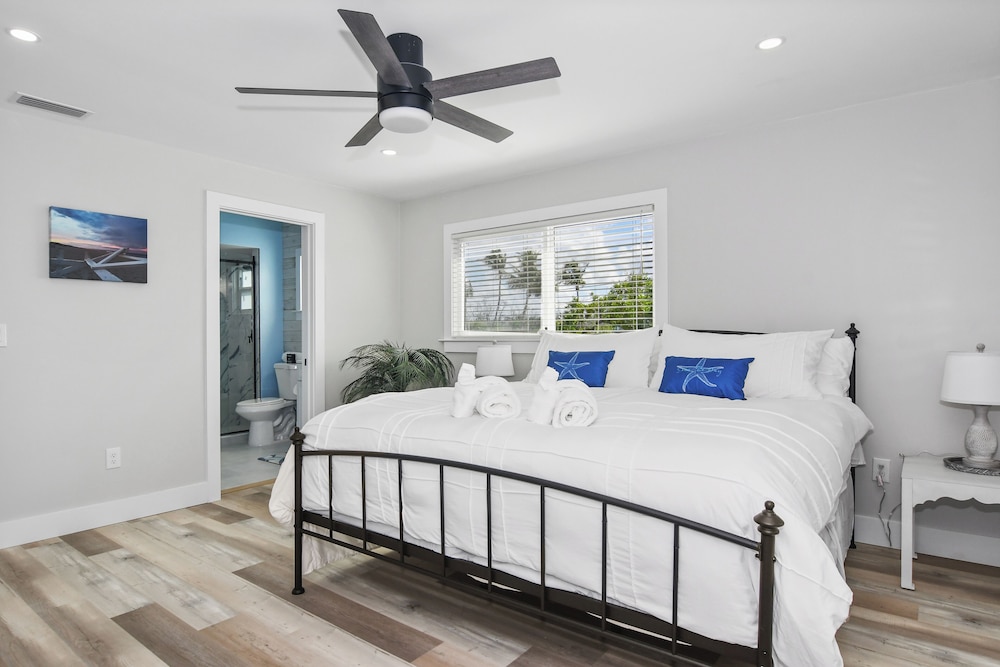 1 Mi to Fort Myers Beach Access! Chic Coastal Home