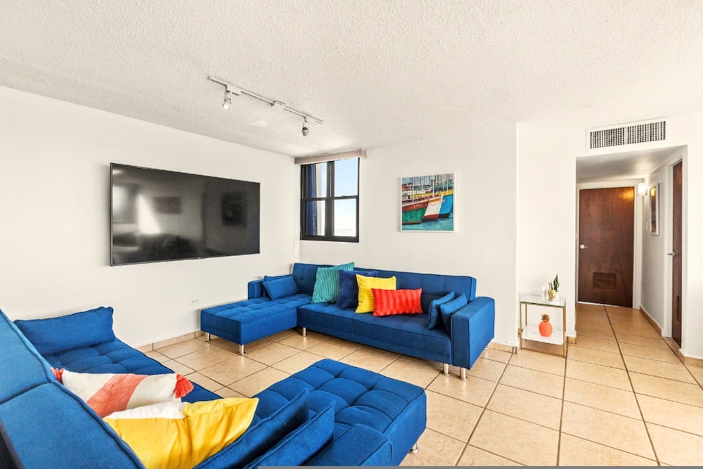 Otium Stay Steps From the Beach City Views Pet Friendly