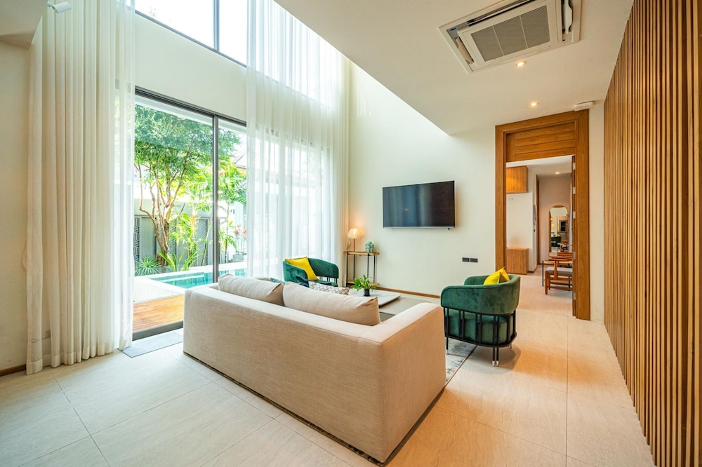 Teak 5 Bedroom Private Pool Villa Bangtao Beach