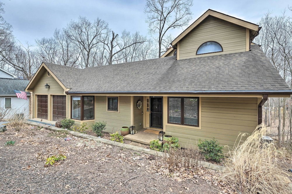 Modern Home: Deck, Bbq, Games, Fire Pit, & More! view 4