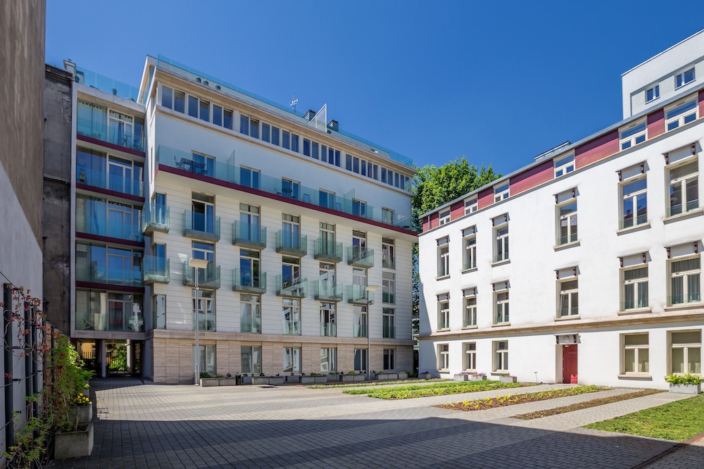 FriendHouse - Sobieski Residence view 3