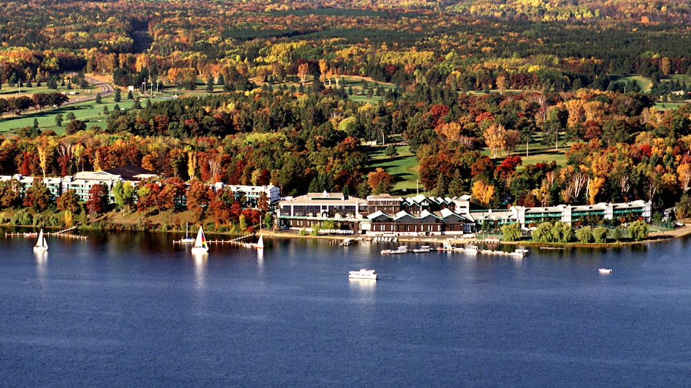 Cragun's Resort & Hotel