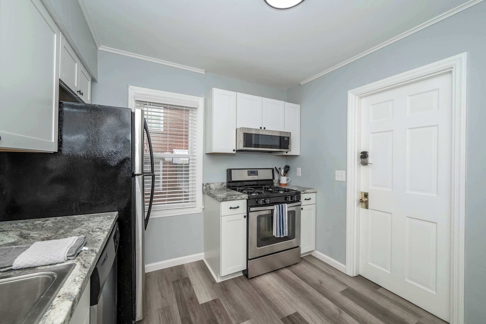 Kenwood Keys Suites for 12!