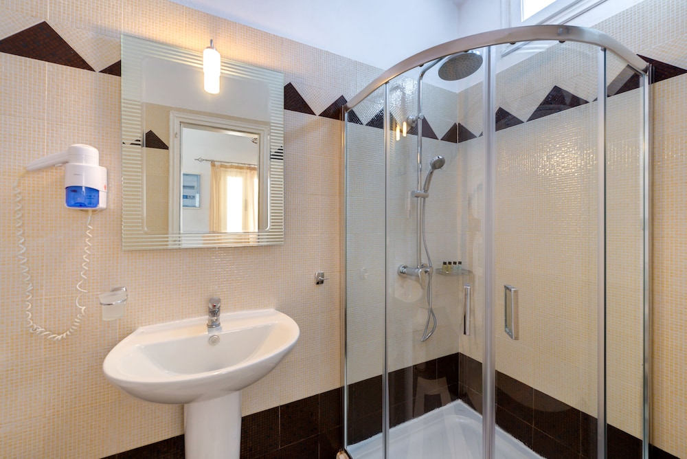 Iriana Suites
