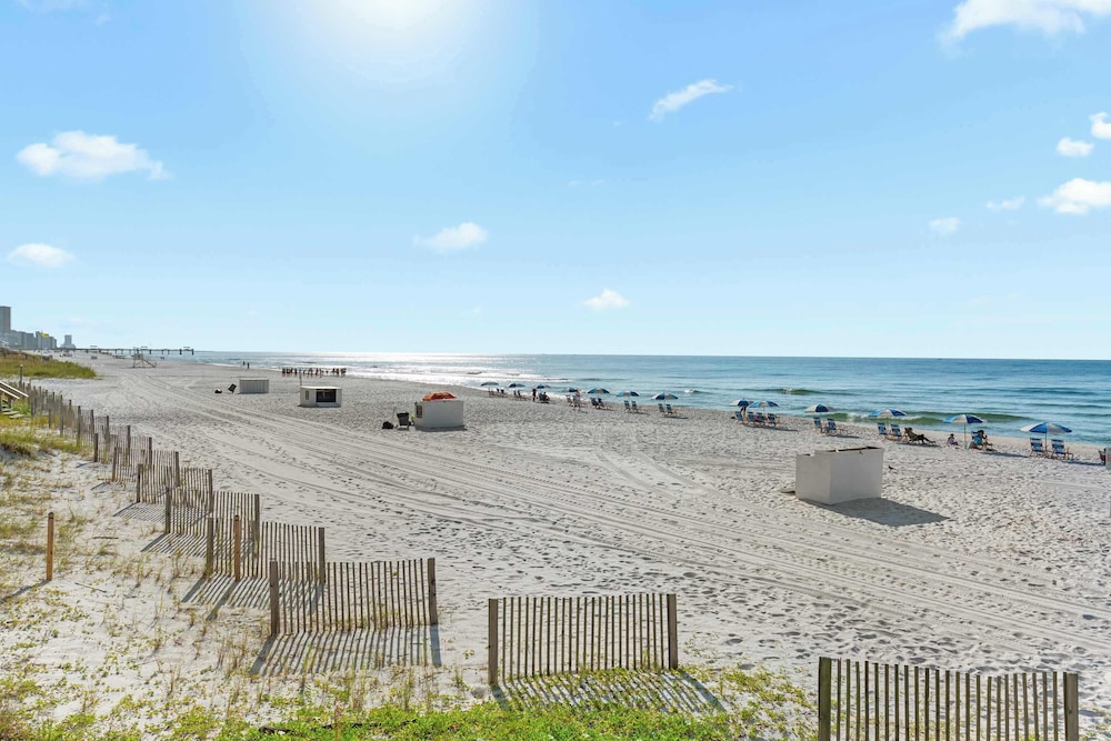 Beachfront 3-bedroom Condo on 15th Floor Balcony, Lazy River, Jacuzzis