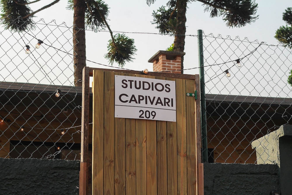 Estudios no Capivari by The Lodges