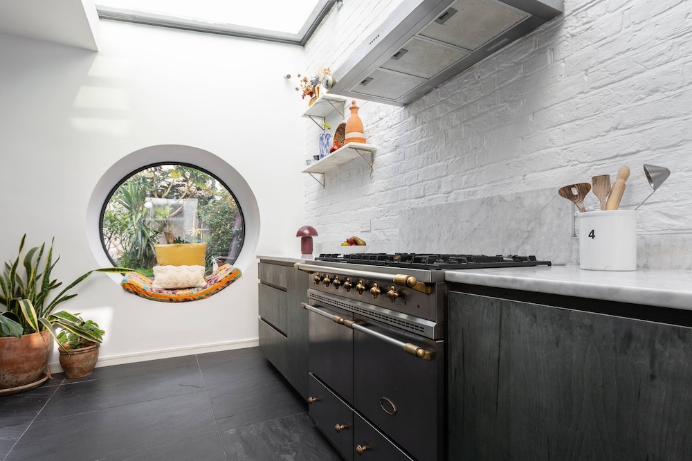 Colville Terrace IV by Onefinestay