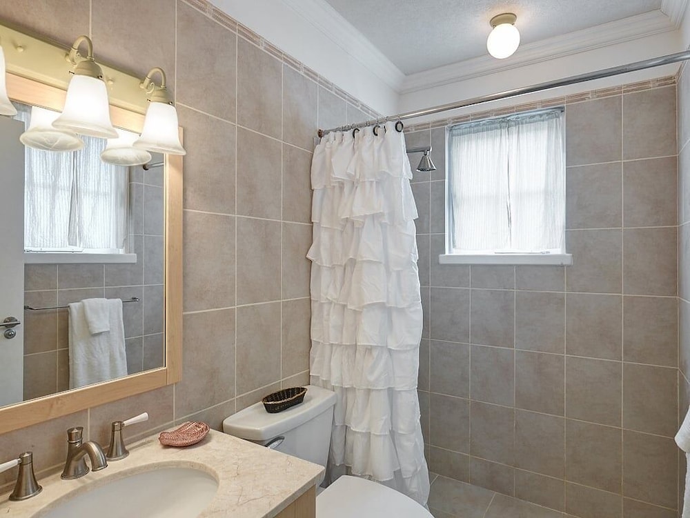 Luxury Townhome in Sandy Lane Neighborhood by BSL Rentals