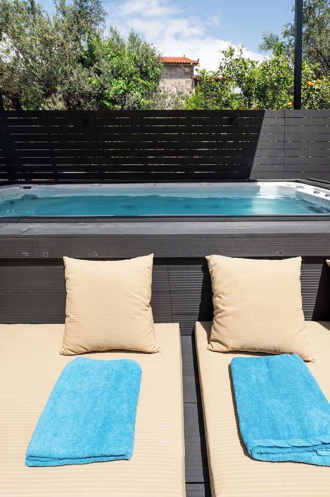 Cardamilia Suites