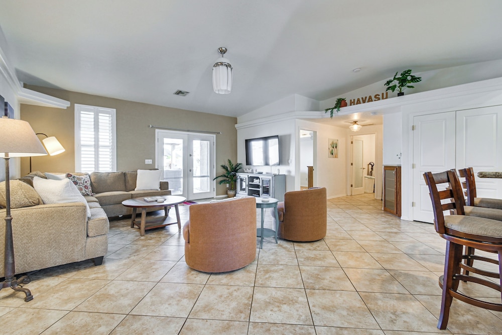 Grill, Fire Pit & Pool: Lake Havasu City Home!