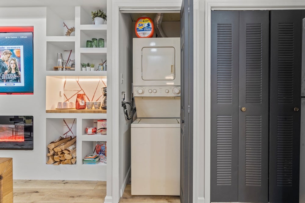 Old City 2 BR Near Historic Sites