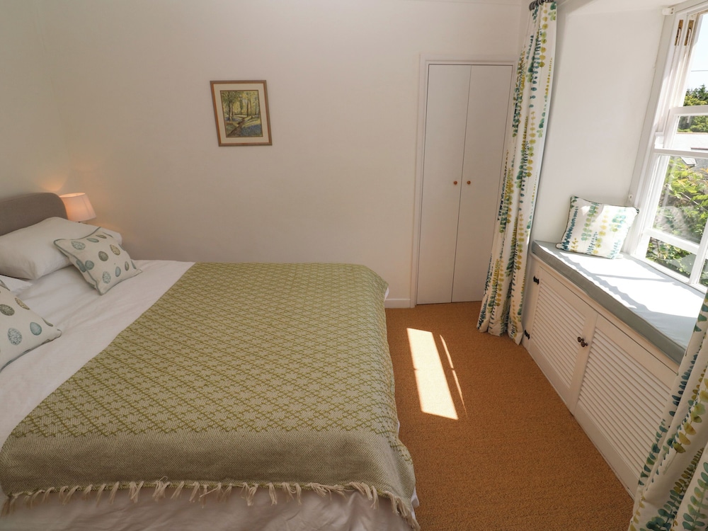 6 Bellair Road
