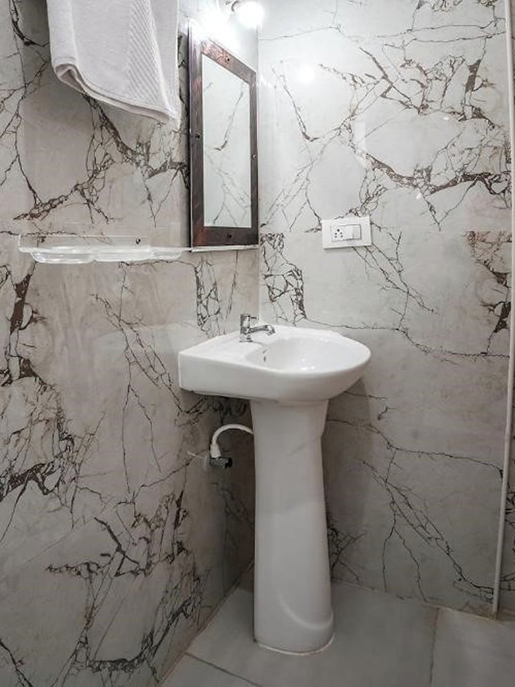 A White Pearl Suites