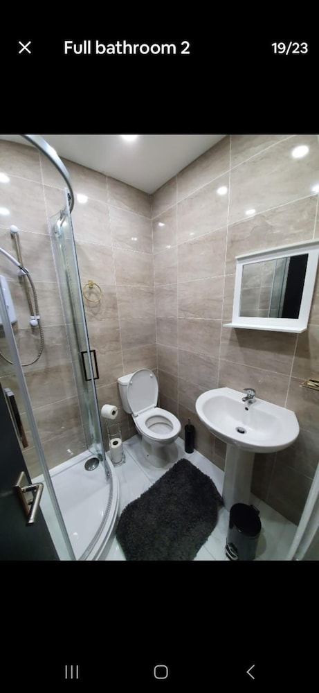 3 Bedrooms Apartments Near Town Center