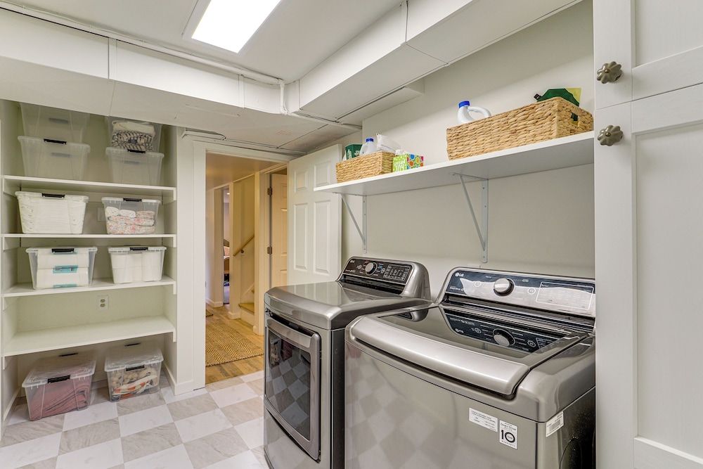 5 Mi to Hogle Zoo: Modern Retreat w/ Spacious Yard, photo 11