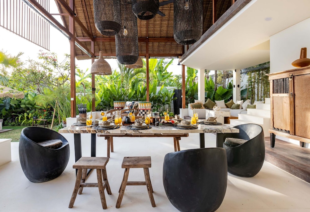 Villa Chempaka by Alfred in Bali - New Luxe Tropical 4BR Dream Villa in Canggu