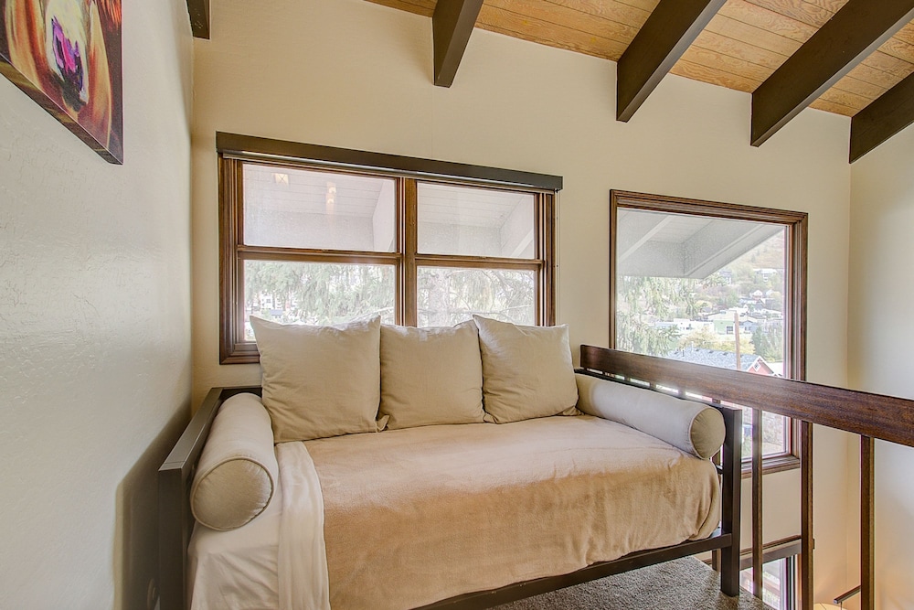 Quittin Time Townhouse Peaceful Mountain Ski-in-ski-out Retreat Close to Town