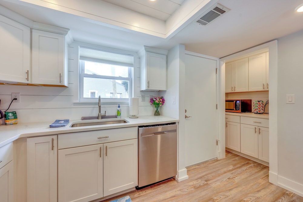 Private Balcony w/ Water Views: Welaka Condo!
