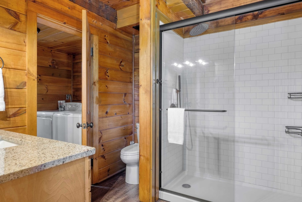 Sleeps 20 3 Cabins w/ Hot Tubs, Game Room, Fire Pit Dudley Trio by Avantstay