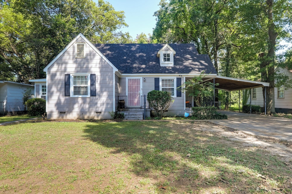Updated North Greenwood Cottage < 1 Mi to Dtwn!