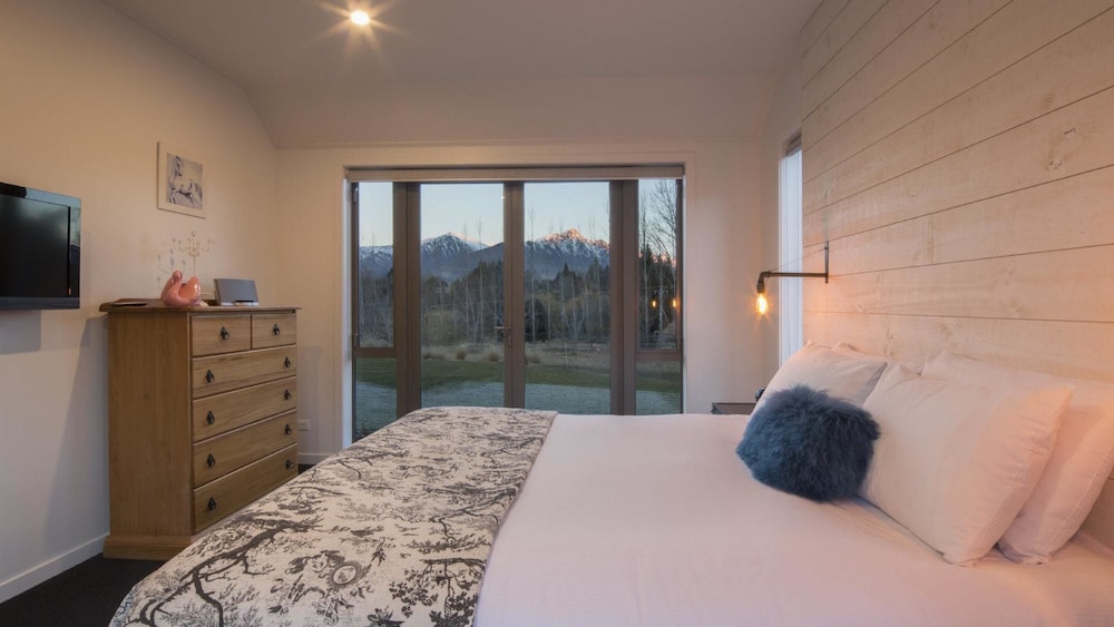 Luxury at Coronet view 3