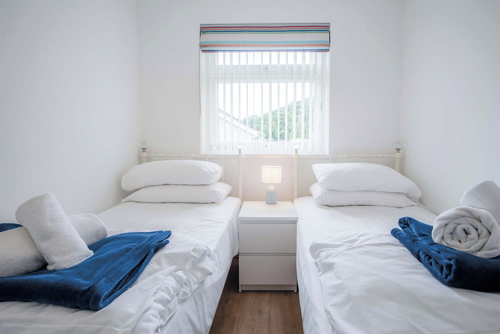 Bayview 61 - 2 Bedroom - Bayview Oxwich