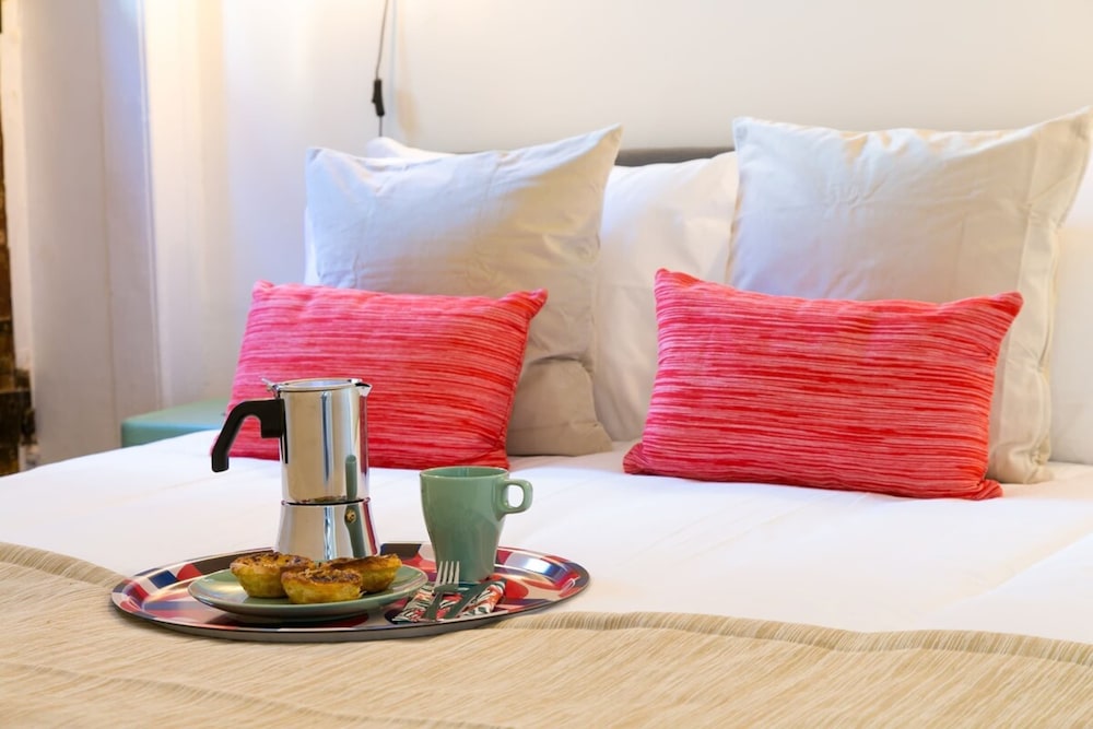 Sunlit Photographers 1bedroom Apartment in Alcântara view 4