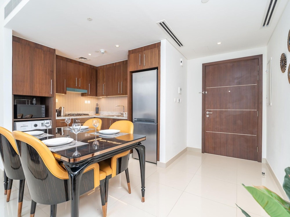 Luxurious & Stylish Apartments Across Dubai Mall - Burj Khalifa - City Views