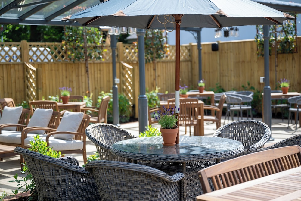 Wheatsheaf Hotel - Virginia Water by Chef and Brewer Collection