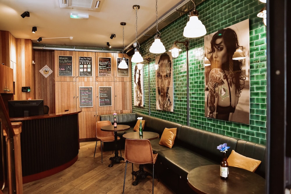 Durty Nelly's - Hostel