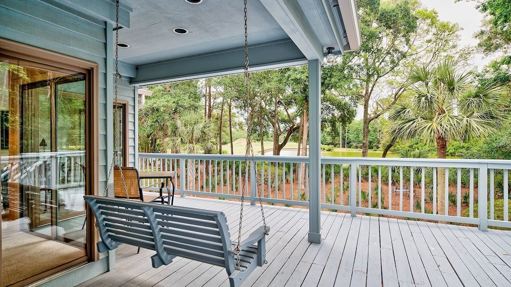 Beautiful Villa Marilyn 4 Bedroom Home by RedAwning