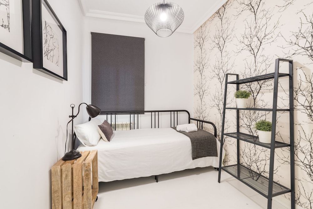 3 Bd Apartment Perfect Location in Plaza de Chueca view 5