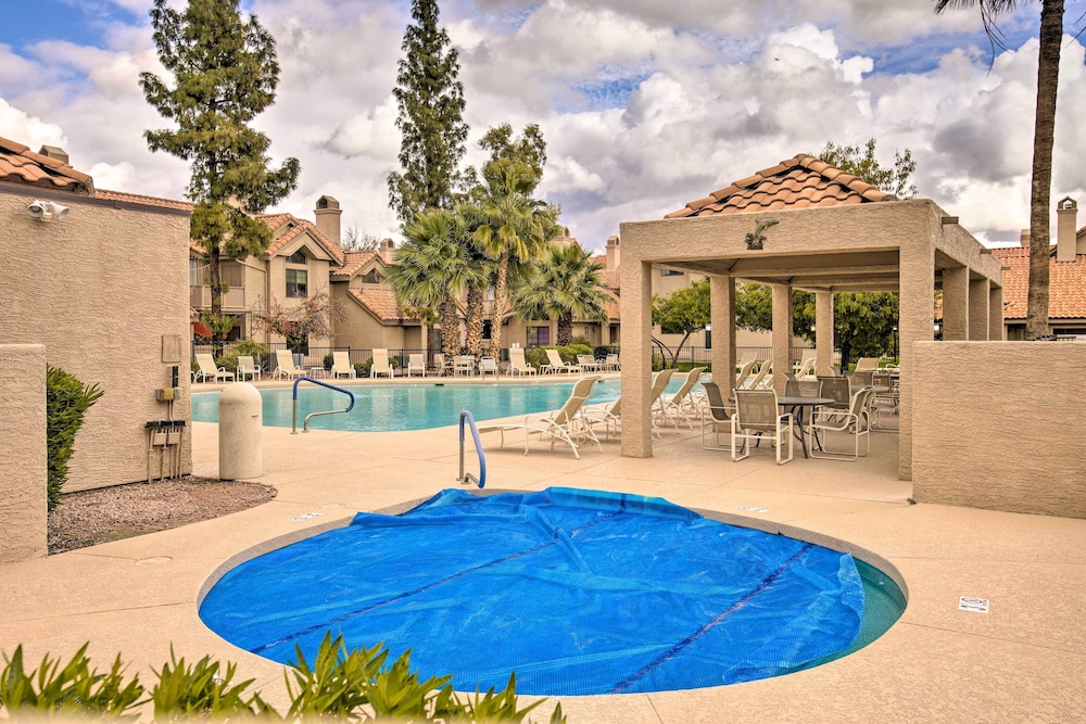 Breezy Mesa Condo w/ Community Pool & Hot Tub!