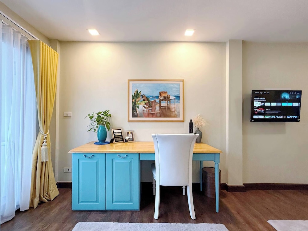 Stylish 3-bedroom Townhome in Heart of Bangkok