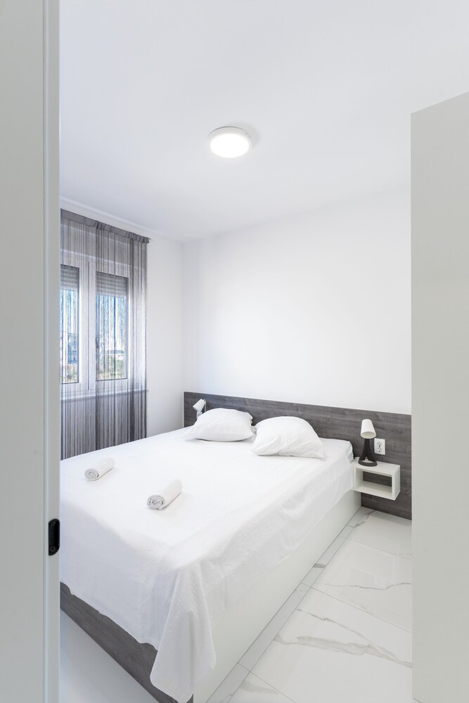Meridian Pool Residences