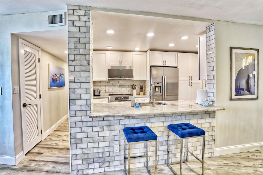 Land's End 1-206 Bay Front-premier